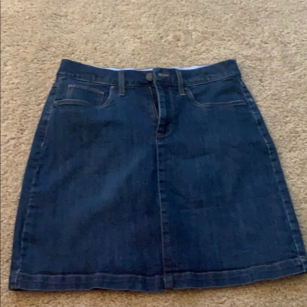 Croft&Barrow effortless stretch skirt Size 4